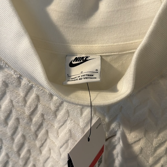 Nike Loose Fit Crop Top - Picture 2 of 2